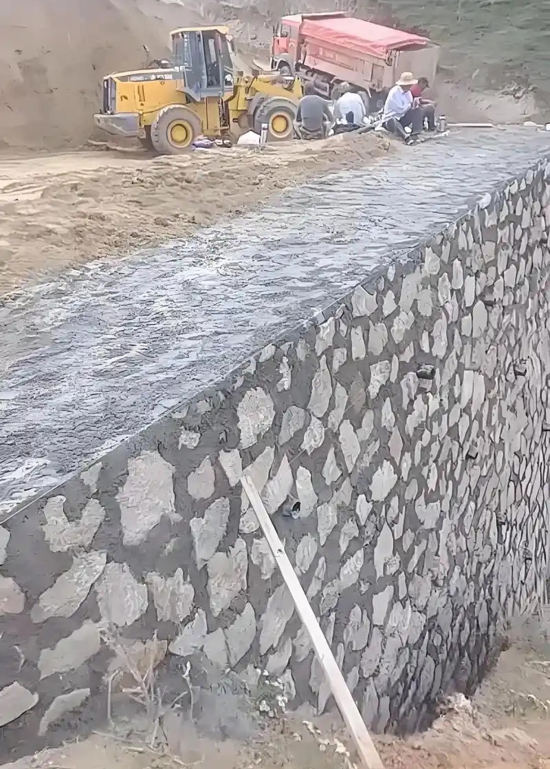 太原万柏林区边坡加固